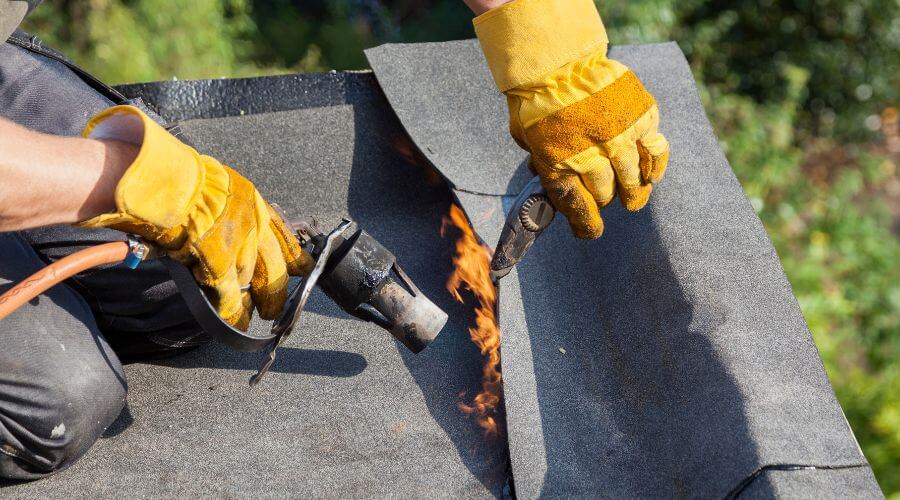 Professional gutter cleaning in Bath, ME